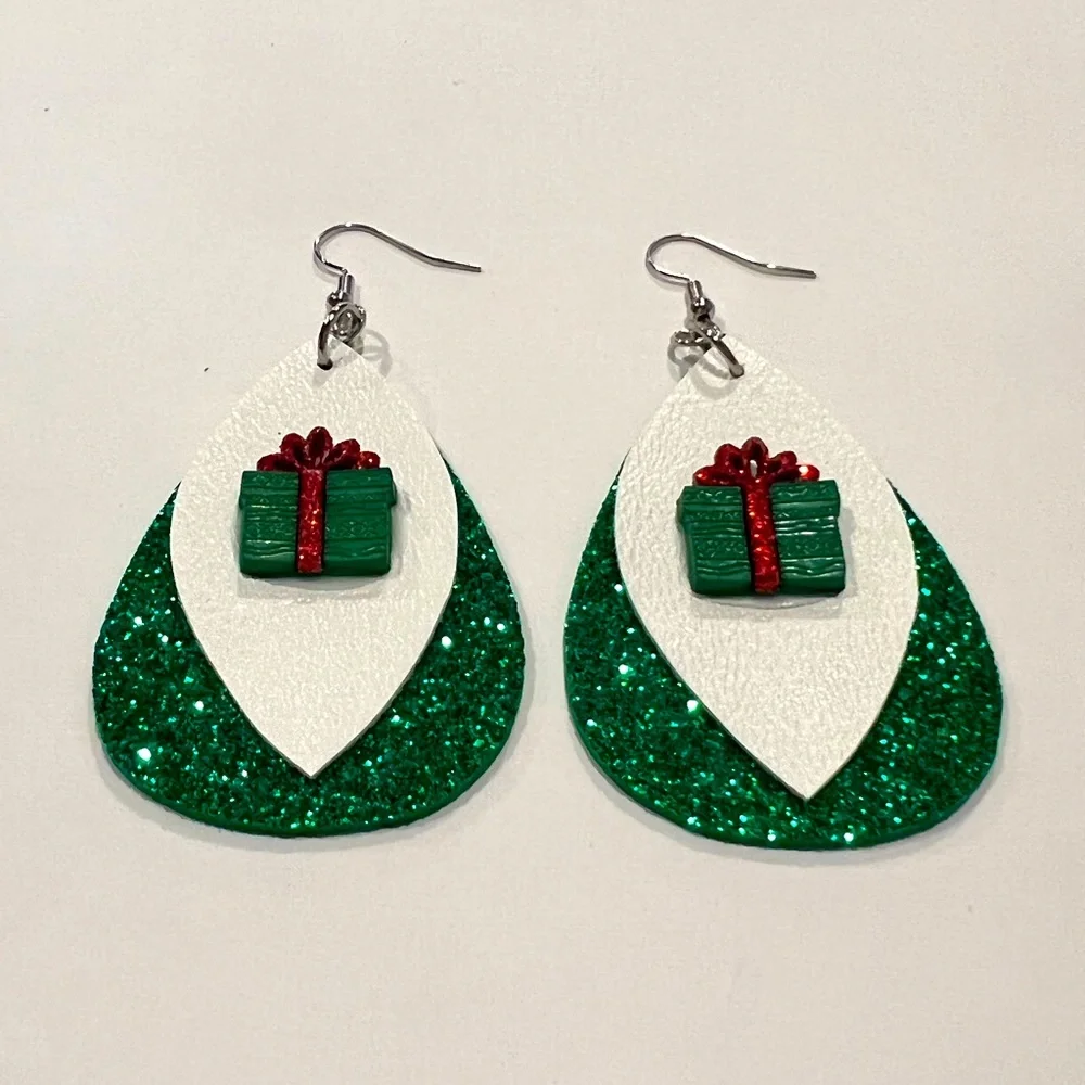 Christmas Present 🎁 glitter earrings - Picture 3 of 6